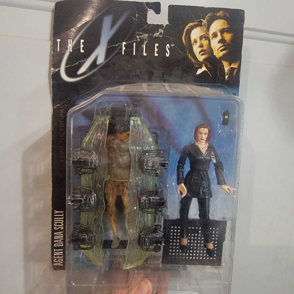 The X files agent scully series 1 1998 collector figure